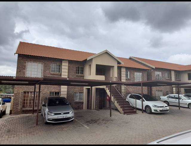 2 BEDROOM TOWNHOUSE FOR SALE IN PHILIP NEL PARK